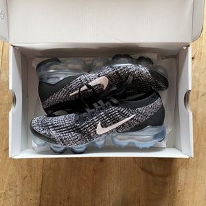 BRAND NEW Nike Vapormaxs (with box)